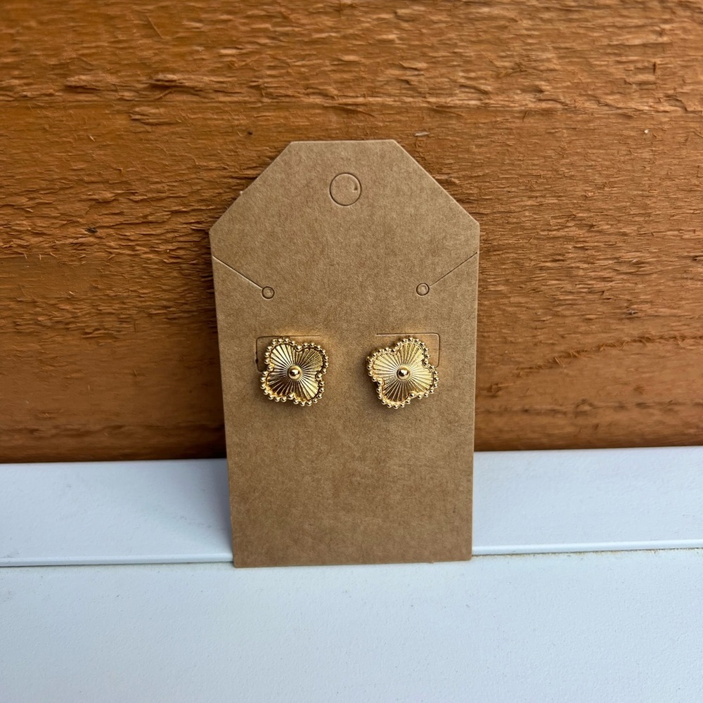 NEW Gold Flower Stud Earrings